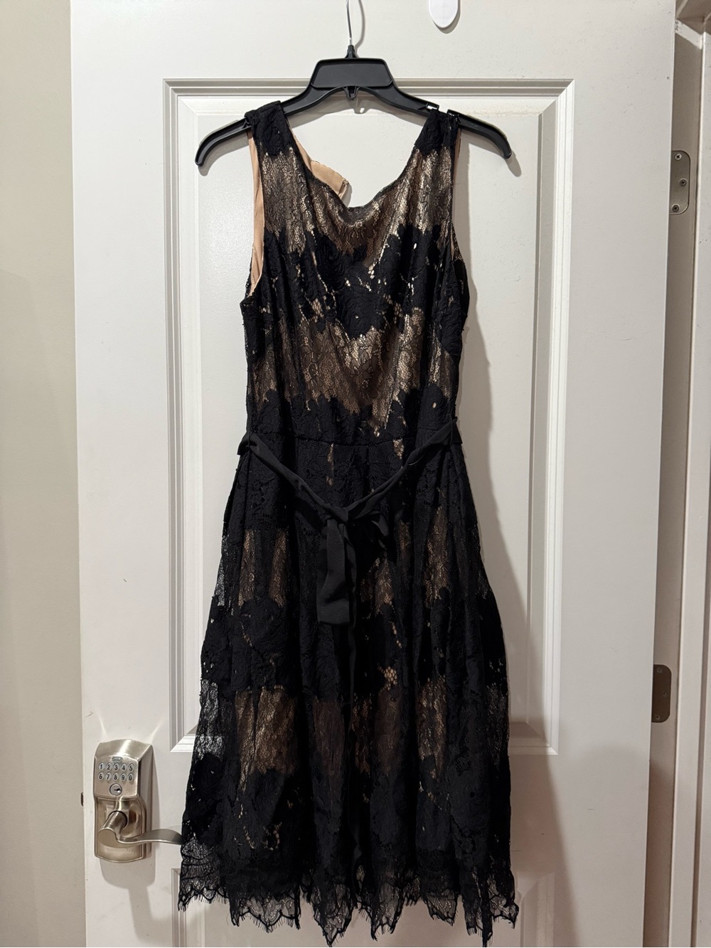Tahari by Arthur S. Levine Sleeveless lace cocktail dress NWT